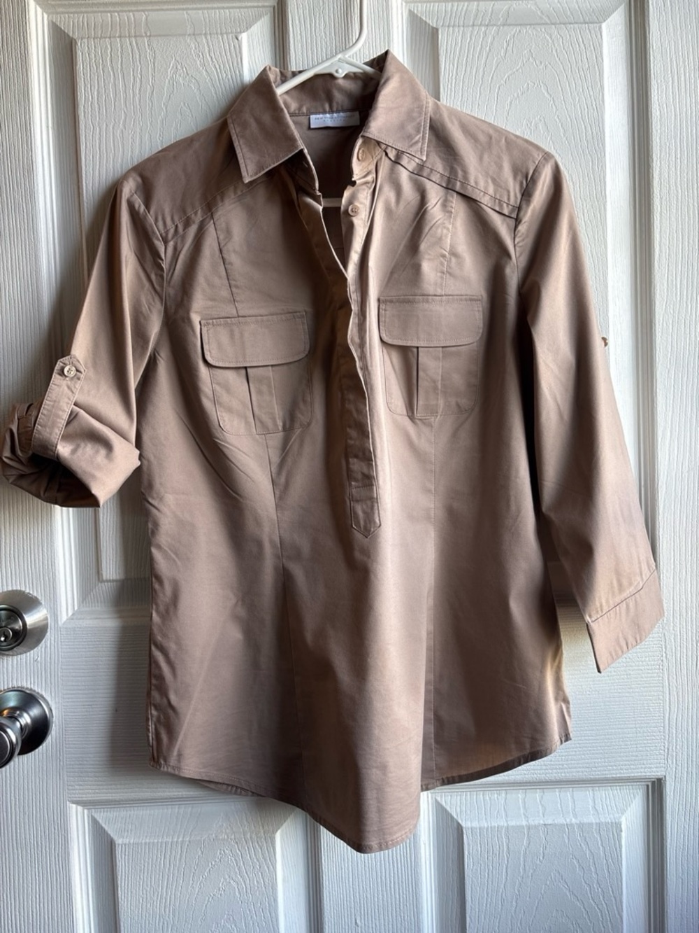 New York & Company Women's Taupe Solid Collared Stretch Woven Button-Up Top-M